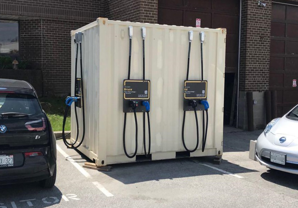 La solution OPAL-RT et NI contribue à la conception de systèmes de recharge rapide en courant continu pour véhicules électriques destinés à la route transcanadienne